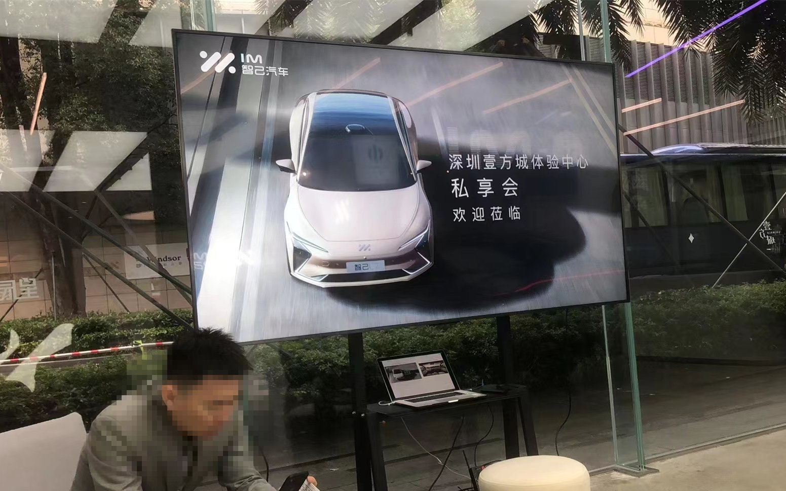 聽專業(yè)人講，深圳超高清100寸電視租賃的遠(yuǎn)景與未來(lái)